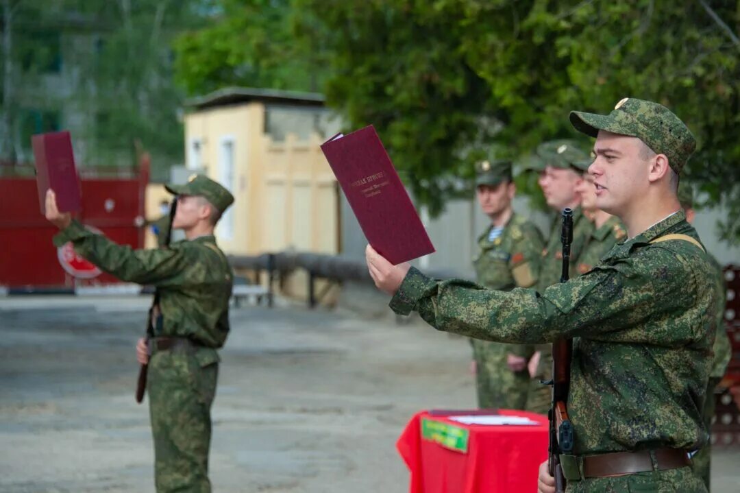 Ритуал воинской присяги. Ритуал приведения к военной присяге. Присяга армии Приднестровья. Армия Приднестровья 2022. Приведение к присяге военнослужащего.