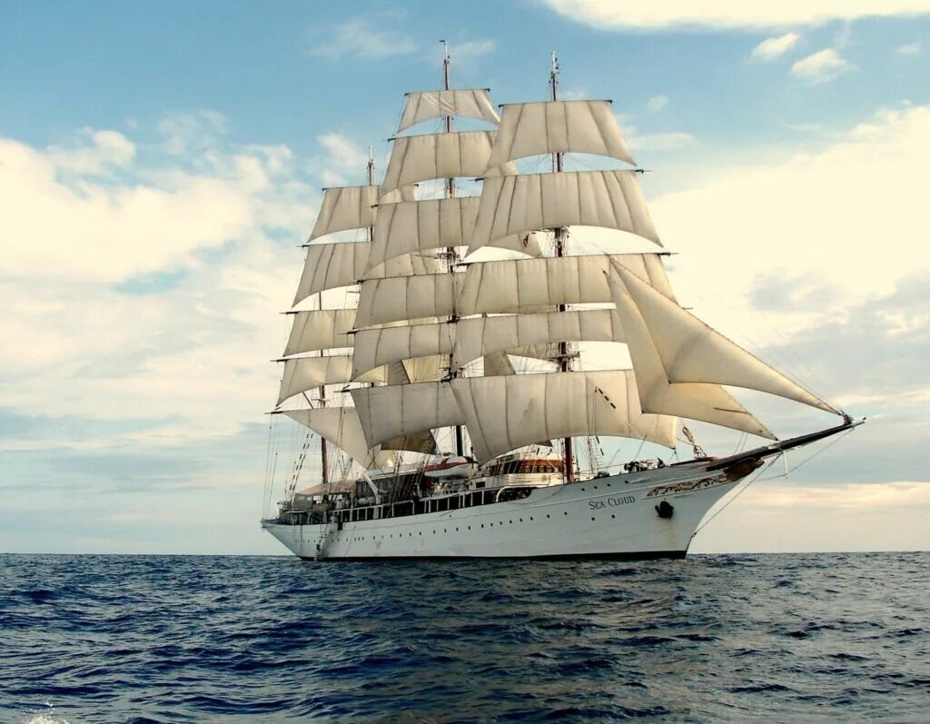 Корабль. Парусник сагрес. Шлюп корабль парусный. Учебное парусное судно дунай. Парусник роял клипер.