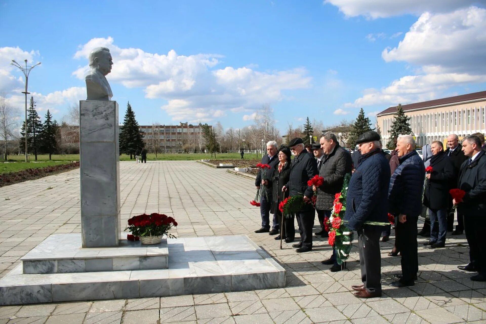 Октябрьский (Красноармейский район, Краснодарский край). Майстренко картинная галерея п.Октябрьский. П Октябрьский Красноармейский район Краснодарский край. Памятник поселка Октябрьский Красноармейский район. П краснодарский красноармейский район