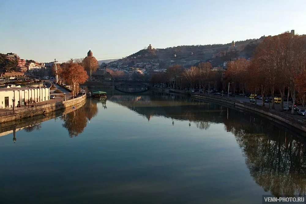 Кура грузия. Мтквари река в Грузии. Река в Тбилиси. Река кура Азербайджан. Река кура Тбилиси.