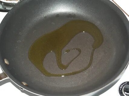 Сковородка с маслом