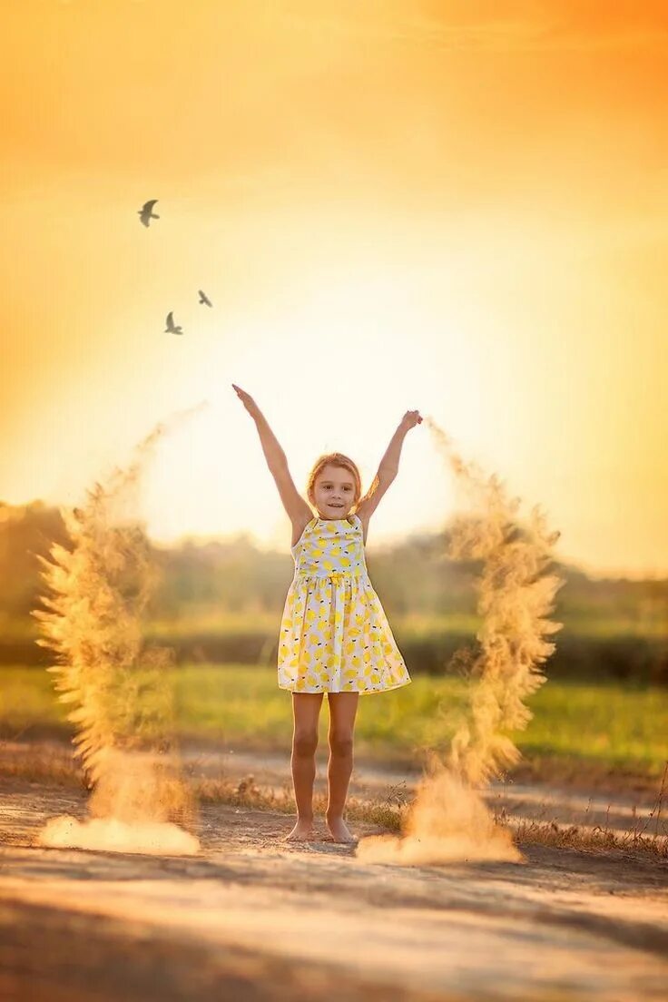 Радость жизни природа. Яркое солнце девушка. Солнце дети счастье. Радость жизни природа. Дети радуются.