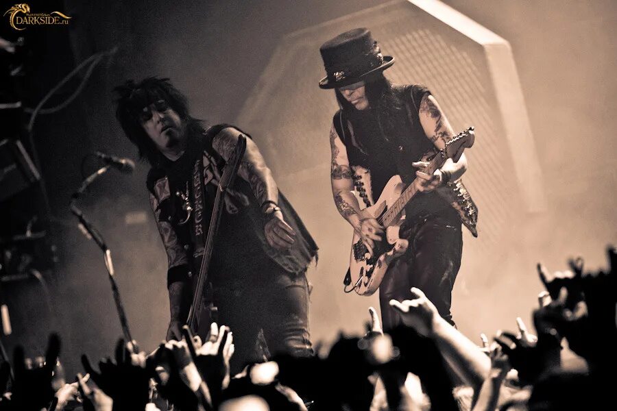 30 июня 2009. Motley Crue концерт. Motley Crue в Москве. Группа Mötley Crüe 1981. Группа Mötley Crüe в Москве.