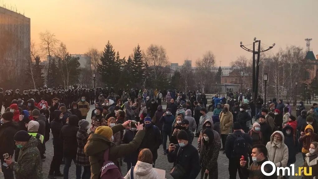 Он живет в омске. Школьная ярмарка. Чиновники омска. Омск панорама. Он живет в омске.