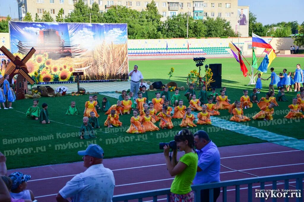 Кореновск на 7 дней. Кореновск стадион сахарного завода. Стадион Кореновск. Кореновск Центральный стадион. Стадион Кореновск на сахарном.