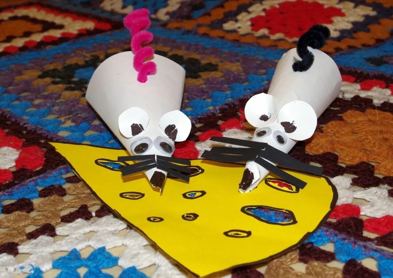 Поделки. Поделки для 5 лет своими руками. Поделки из цветной бумаги. Интересные аппликации из цветной бумаги. Потделка из уветной бумаги.