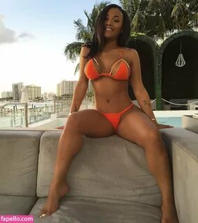 Lira Mercer, lira_galore, liragalore. 