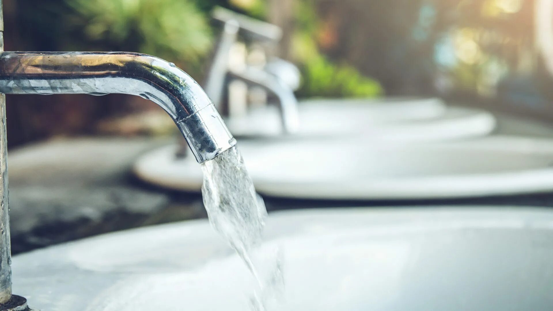 Saving water photo. Обложка монографии на тему водопользования. Сообщающиеся сосуды под давлением. Tap with water. Табличка экономьте воду.