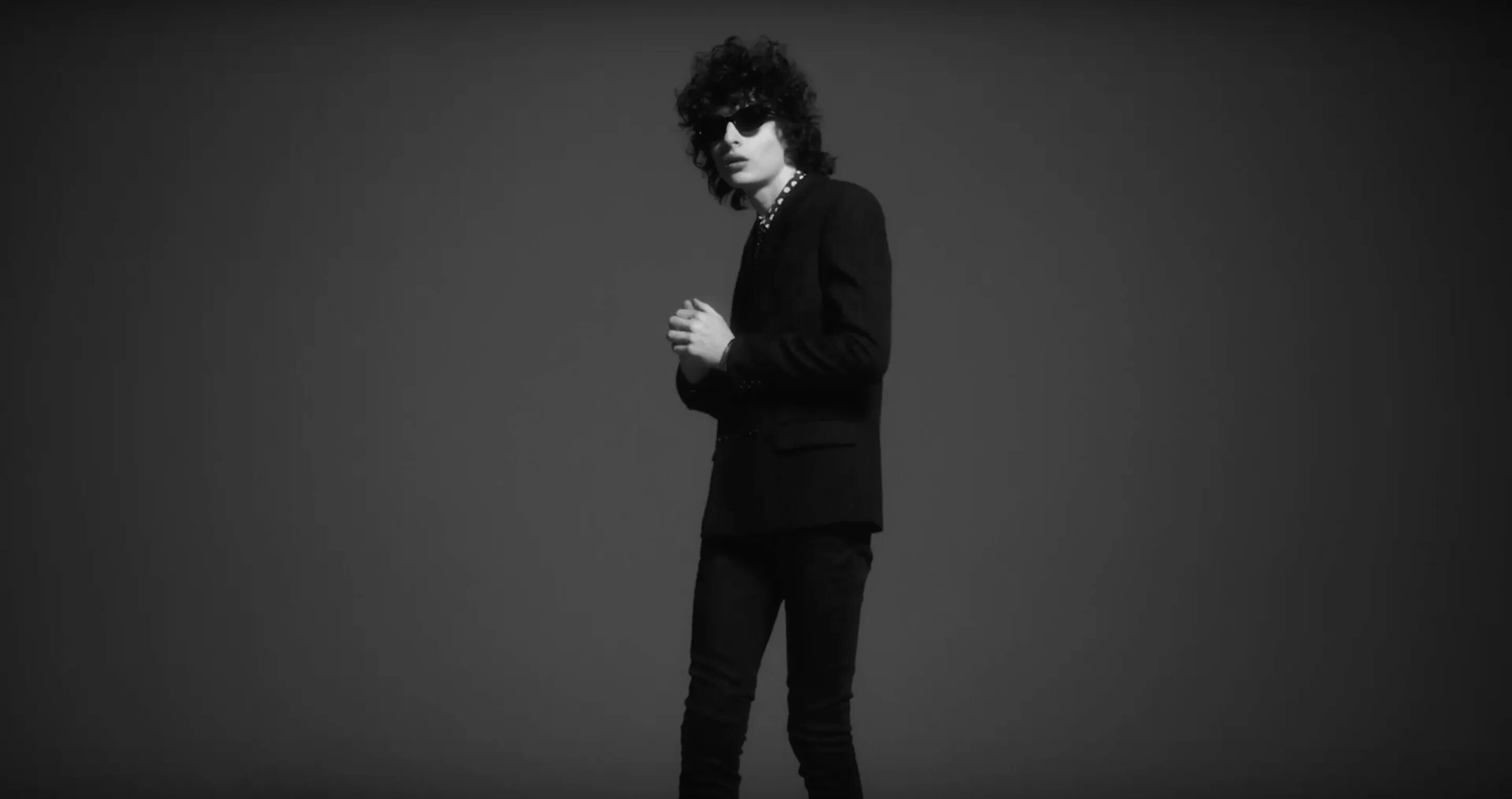 Черно белый финн вулфорд. Финн парень. Группа mgła. Финн фулфорд. Timothee chalamet portrait hd.