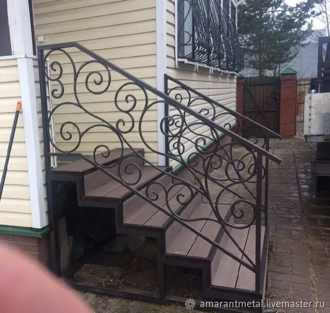 Крылечко для дачного домика. Металлокаркас крыльца с перилами. Крыльцо б у. Крыльцо с тумбами. Крыльцо б у.