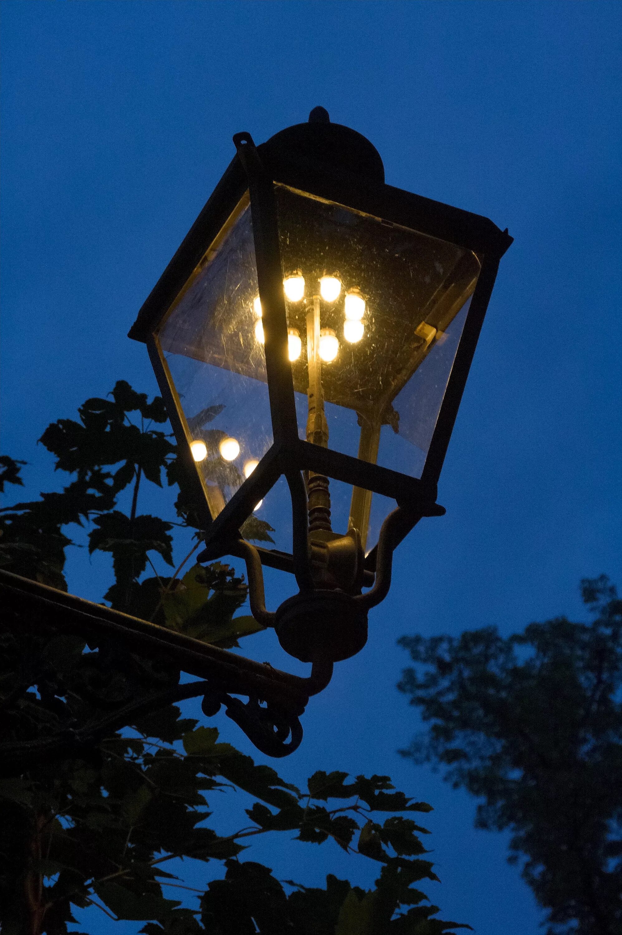 Ночные фонари купить. Уличный фонарь. Фонарь уличный старинный. Красивые фонари. Фонарики на улице.
