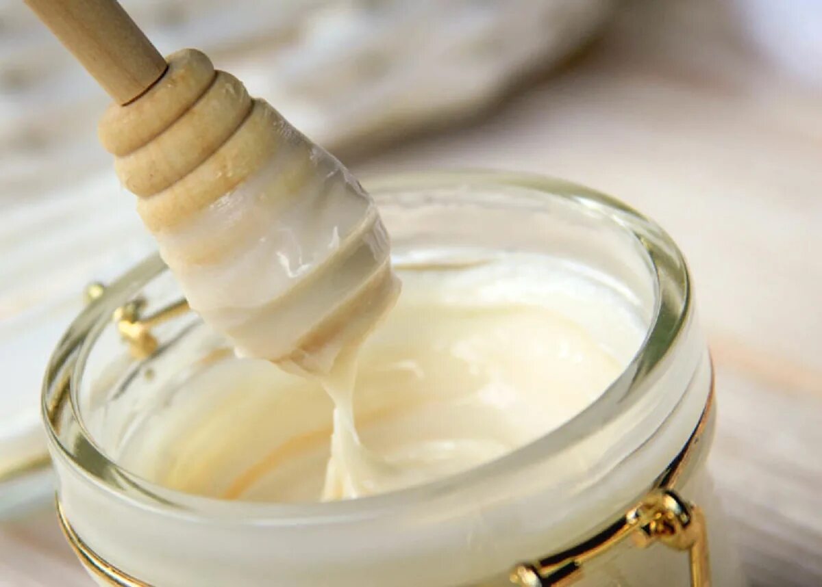 Консистенция меда. Молоко домашнее. Жидкая консистенция. Тесто консистенция. Густое тесто для блинов.