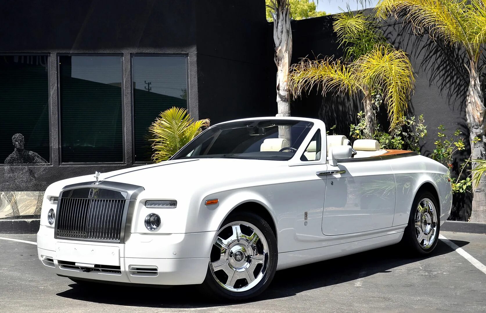 Белый роллс. Роллс Ройс кабриолет. Rolls Royce Drophead. Роллс Ройс Фантом кабриолет. Роллс Ройс купе кабриолет.