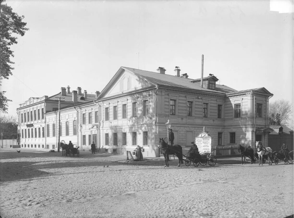 Дмитриев 18 век. Нижегородская Губернская Земская больница. Губернская Земская богадельня в Нижнем Новгороде. Земская больница Великий Новгород. Нижегородская управа Нижний Новгород.