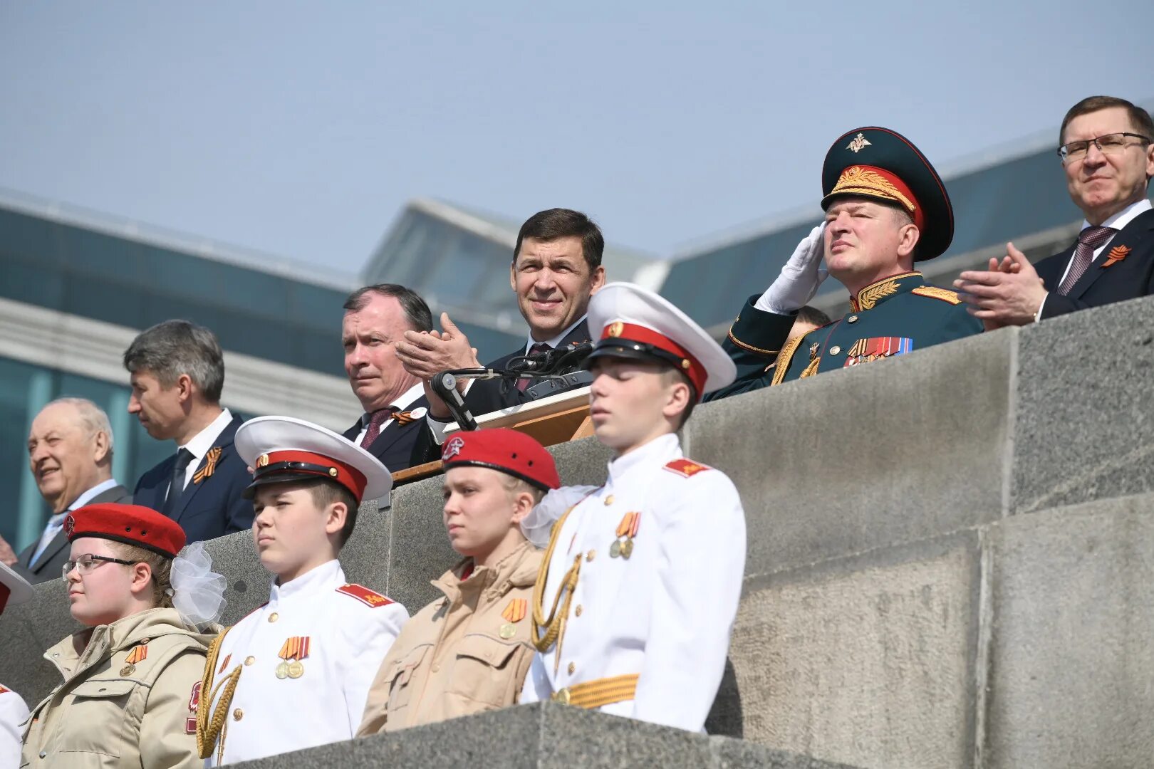 Парад Победы Екатеринбург. Парад Екатеринбург 2021. Парад 9 мая в Екатеринбурге 2021. Трибуна парад 9 мая Екатеринбург.