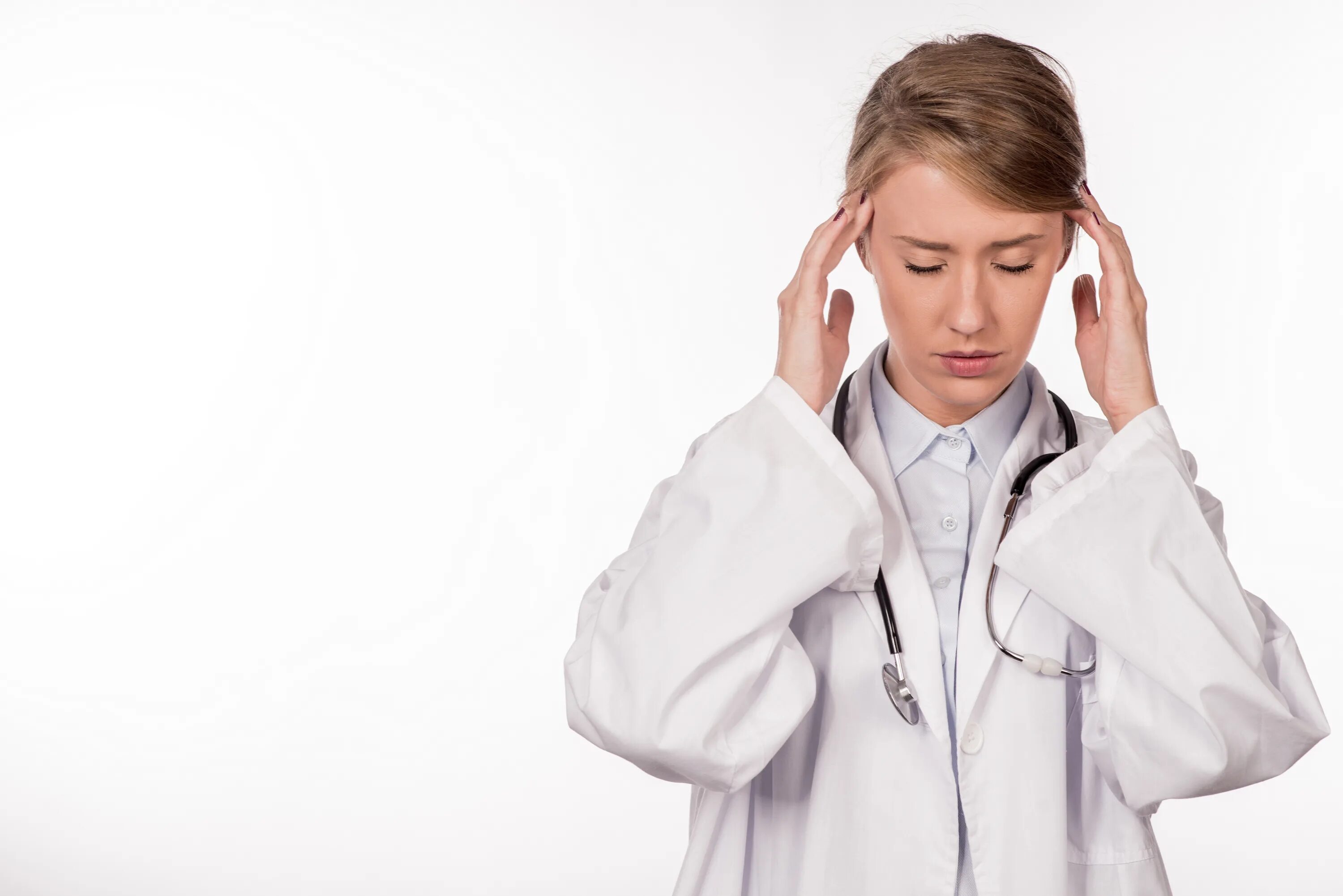 Психиатр женщина. Депрессия пациента. Пациент боится. Уставший доктор. Женщина грустная у доктора.