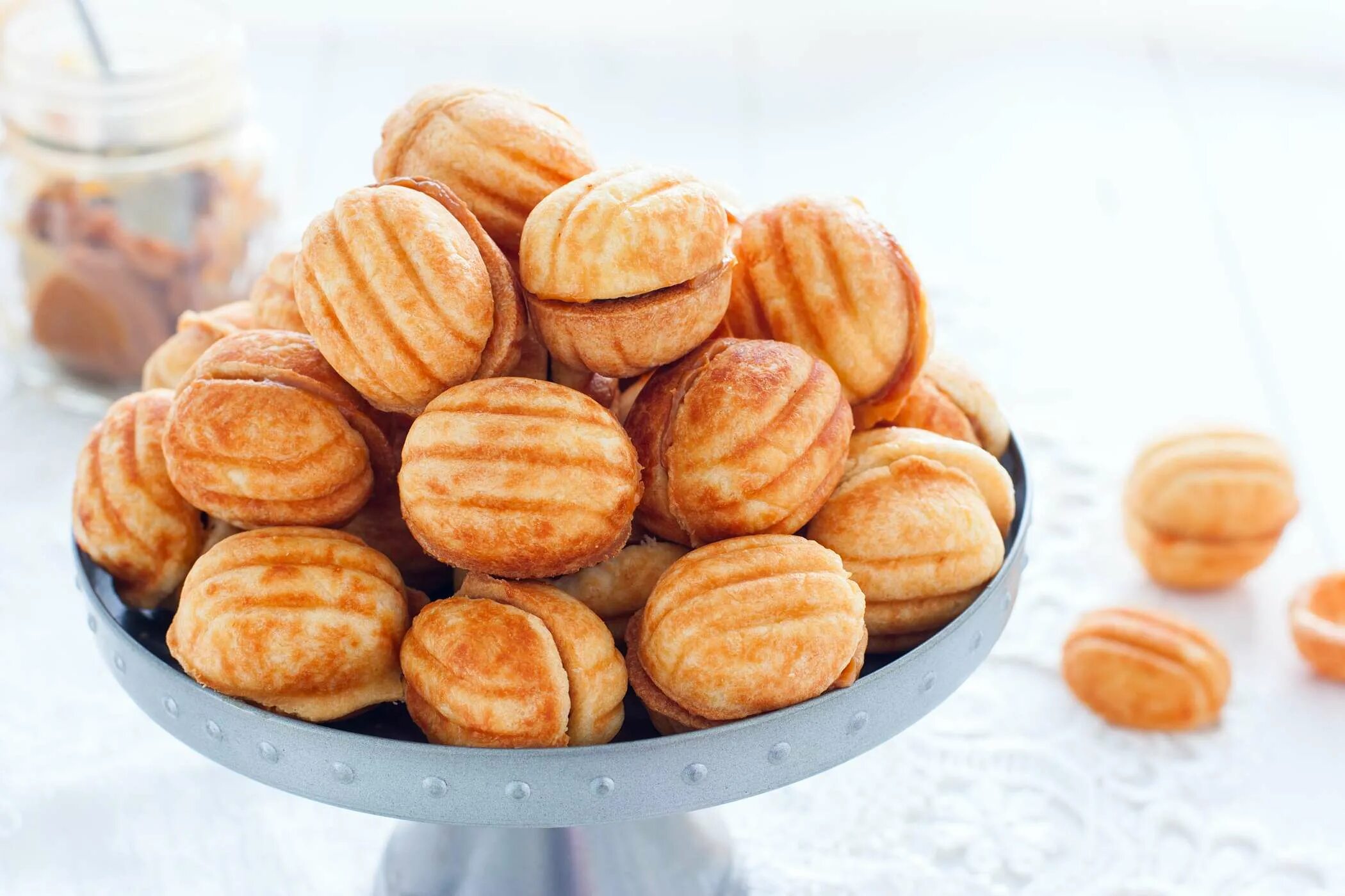 Печенье с орехами. Печенье орешки. Орехи со сгущенкой классический рецепт. Печенье с орехами. Тесто для орешков в орешнице на газу.