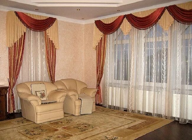Гардины в гостиную на 2 окна. Шторы в гостиной с двумя окнами. Гостиная с 2 окнами. Шторы в зал на два окна. Шторы в гостиной с двумя окнами.