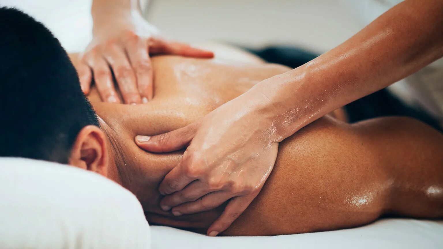 Классический массаж. Лечебный массаж. Массаж картинки. Общий массаж тела. Massage therapist