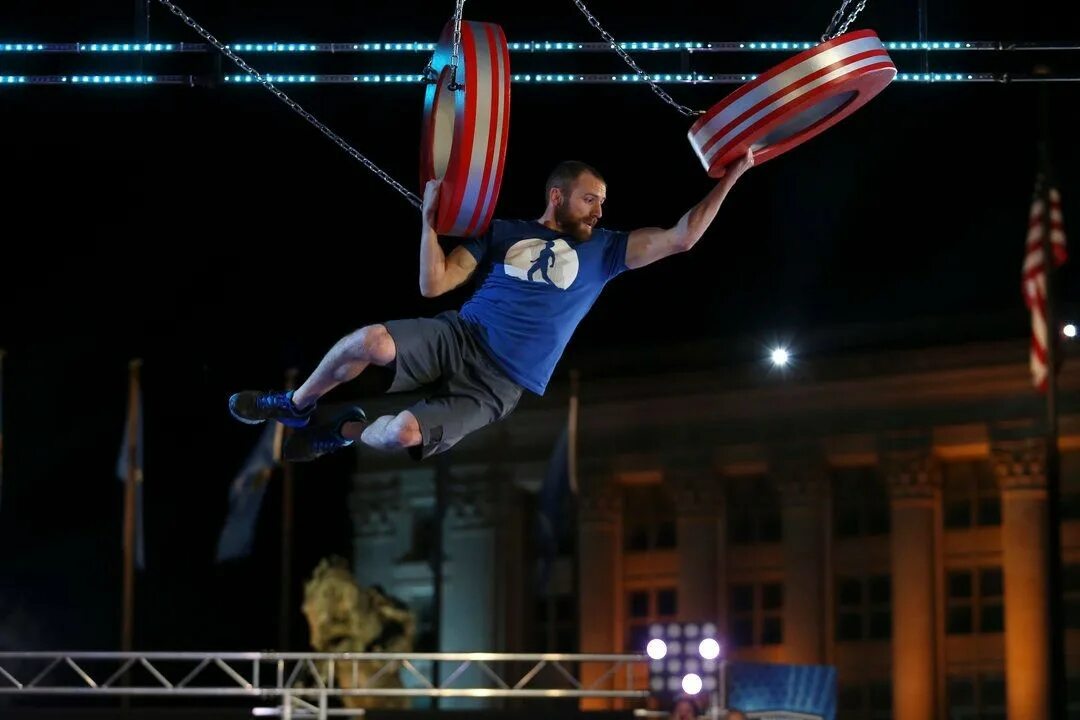 Шоу американские ниндзя на русском языке. American ninja warrior. Американский ниндзя. Шоу с препятствиями. American ninja warrior show.