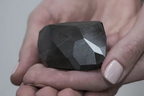 Черный драгоценный камень