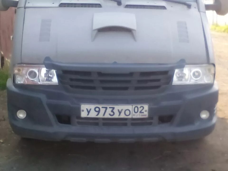 Бампер бентли на газель старого образца. Бампер газель квадратные фары. Бампер газель квадратные фары. Газель 3302 с бампером от газели 2005 года. Тюнинг фар газель 2002.