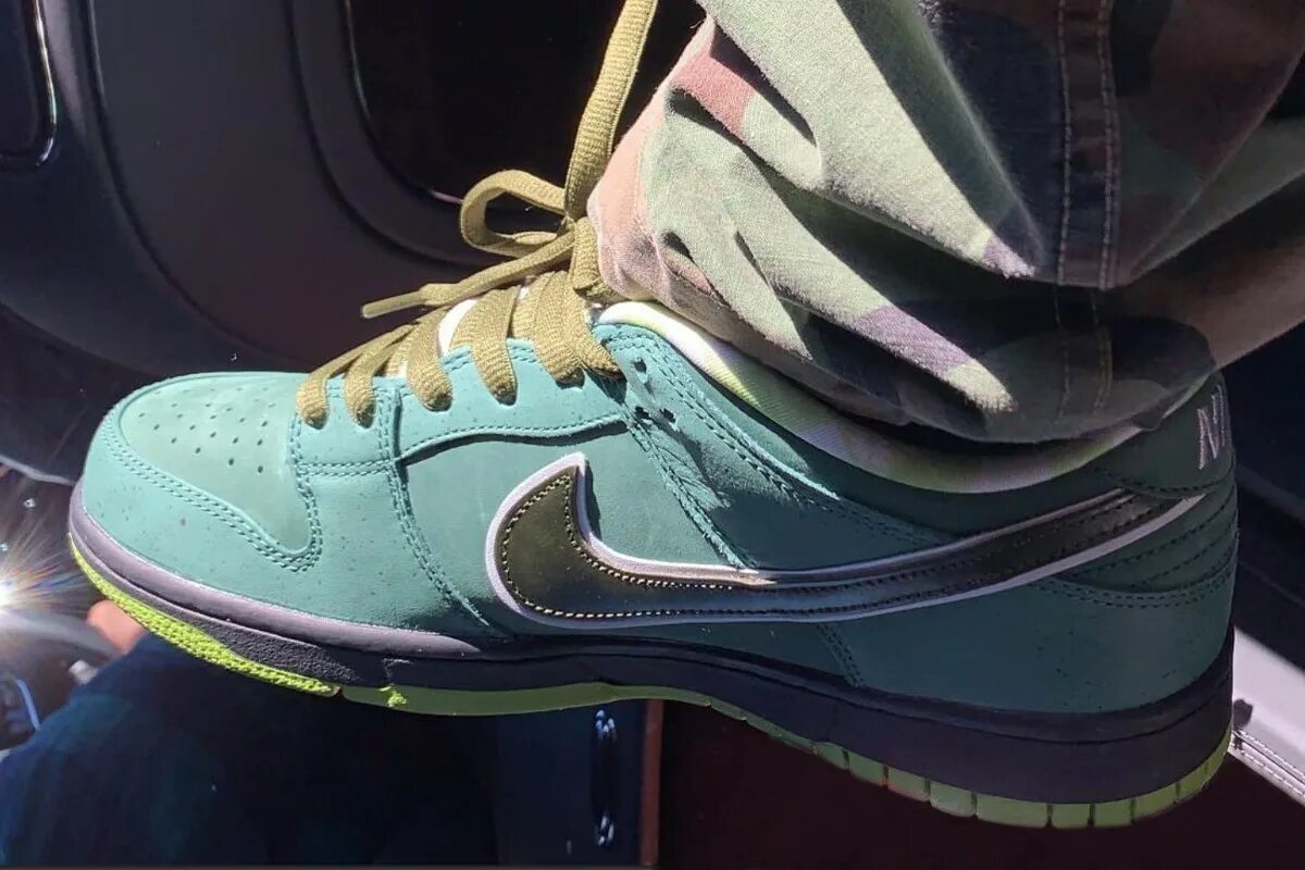 Кроссовки nike travis. Nike sb dunk green. nike sb dunk travis scott. nike sb dunk low green. кроссовки найк dunk trevers cot.
