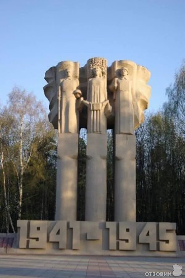 Памятники города королев московской области. Королев куда сходить. Королев и гагарин памятник в королеве. Улица горького королев. Аллея покорителей космоса королев.