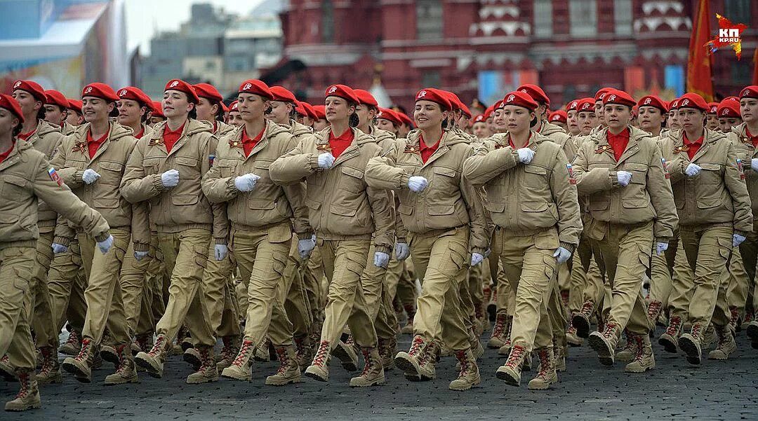 Песня солдаты на парад. Солдаты на параде. Воейнни форма. Военная форма. Армия РФ парад.