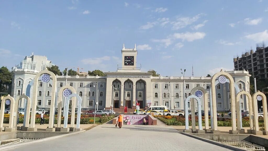 Таджикский национальный университет душанбе. Славянский университет в таджикистане. Парк айни душанбе. Университеты душанбе. Славянский институт в душанбе.