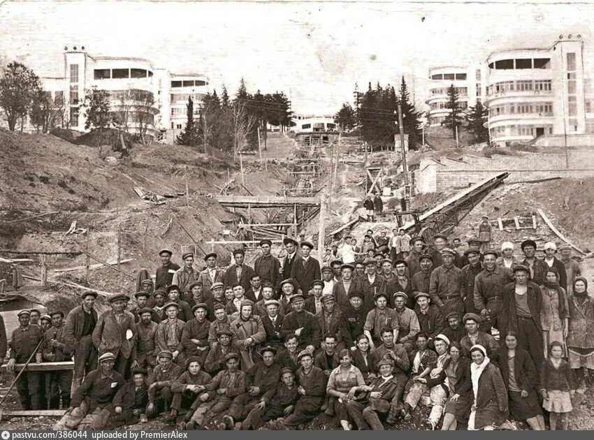 Санаторий им ворошилова сочи 1941 год. Ресторан старая мельница сочи бытха. Бытха история. Старый сочи санаторий ворошилова. Ворошиловский санаторий сочи.