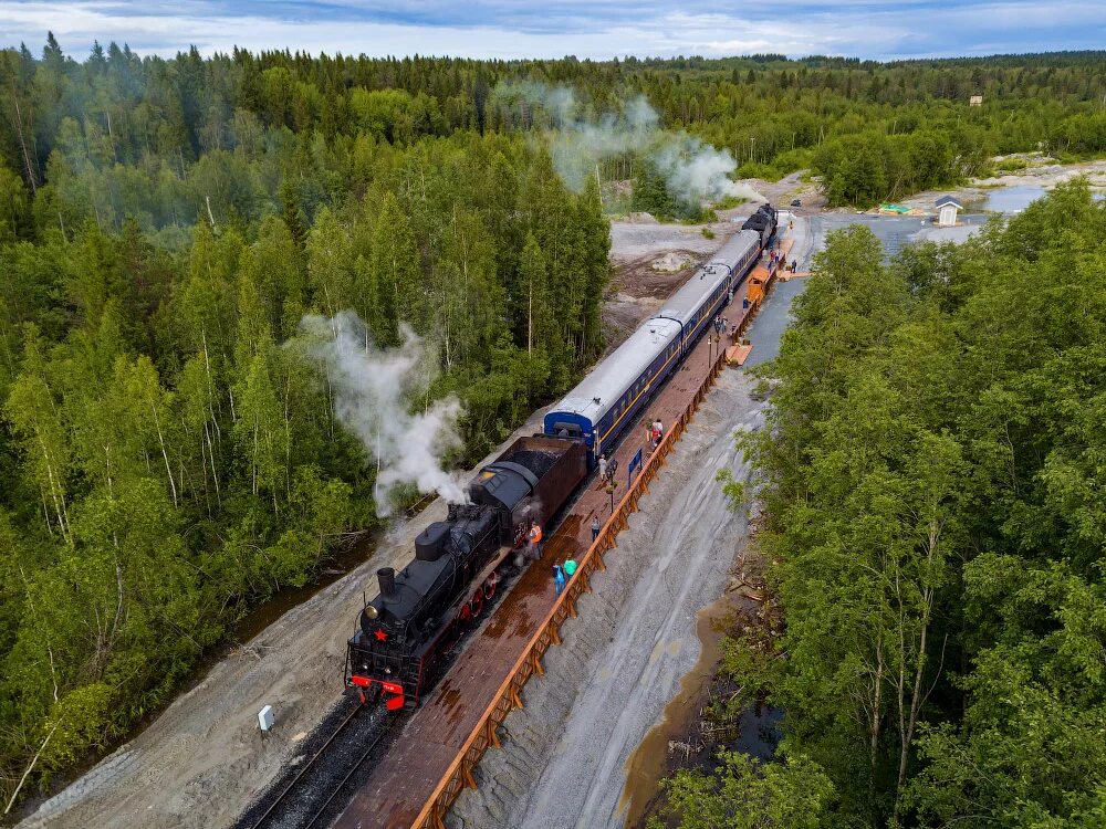 Единственная железная дорога. Карелия паровоз Рускеальский экспресс. Ретропоезд «Рускеальский экспресс» Сортавала – Рускеала. Ретро поезд Сортавала Рускеала. Поезд Сортавала Рускеала.