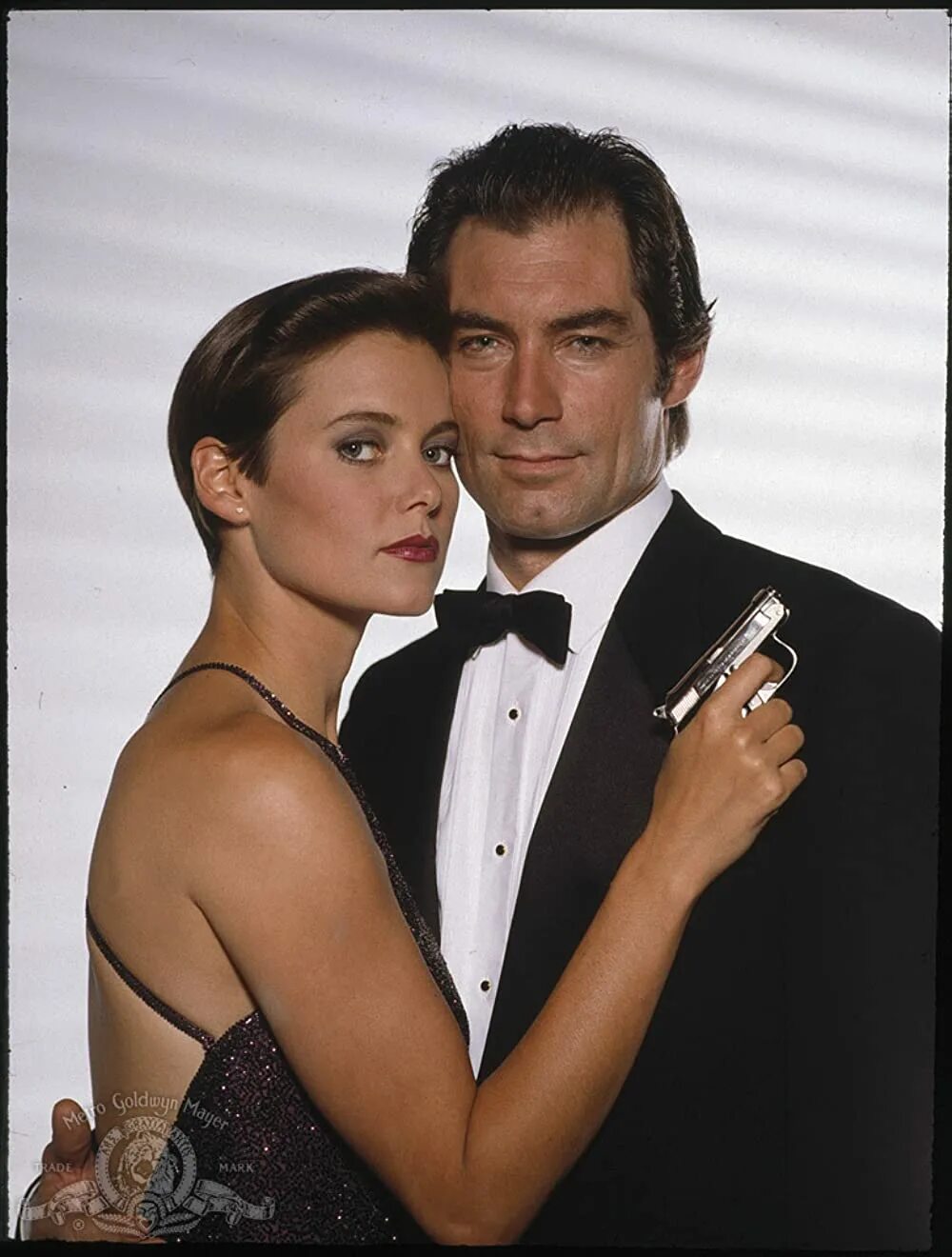 She s bond. Дайана ригг 007. She s bond. Роджер мур шпион который меня. She s bond.
