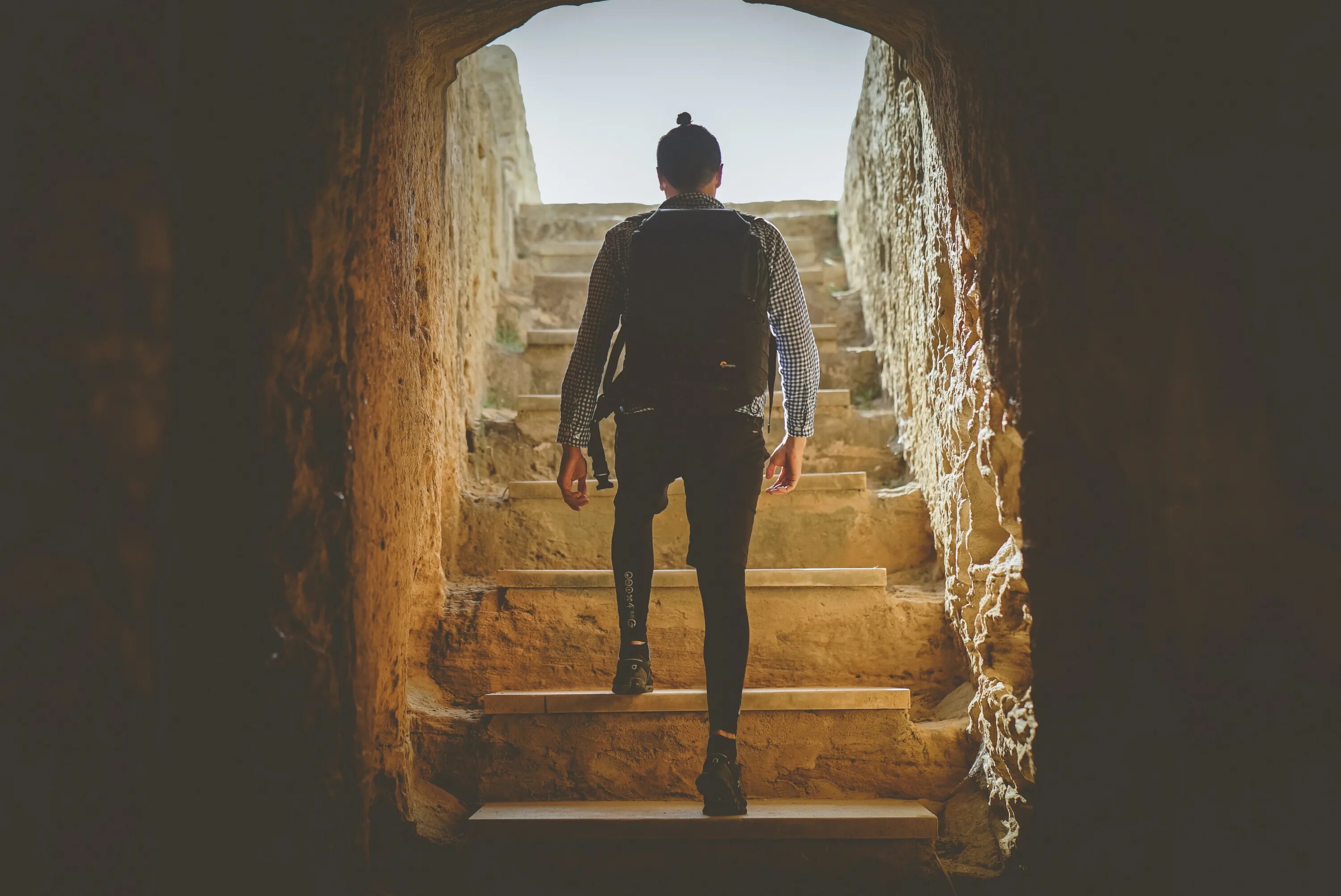 Стрижки женские на длинные волосы. Самые длинные ногти в мире аянна уильямс. Самые длинные волосы. Лестница без перил на фасаде здания. Эшли симпсон.