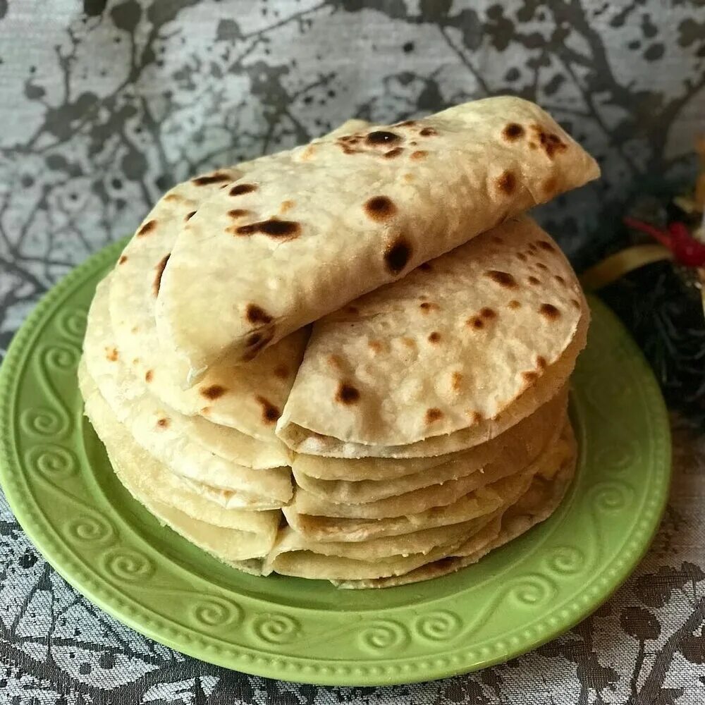 Татарский кыстыбый с картошкой рецепт. Татарское национальное блюдо кыстыбый. Татарская выпечка кыстыбый. Татарская кухня кыстыбый. Кыстыбый с пшенкой.