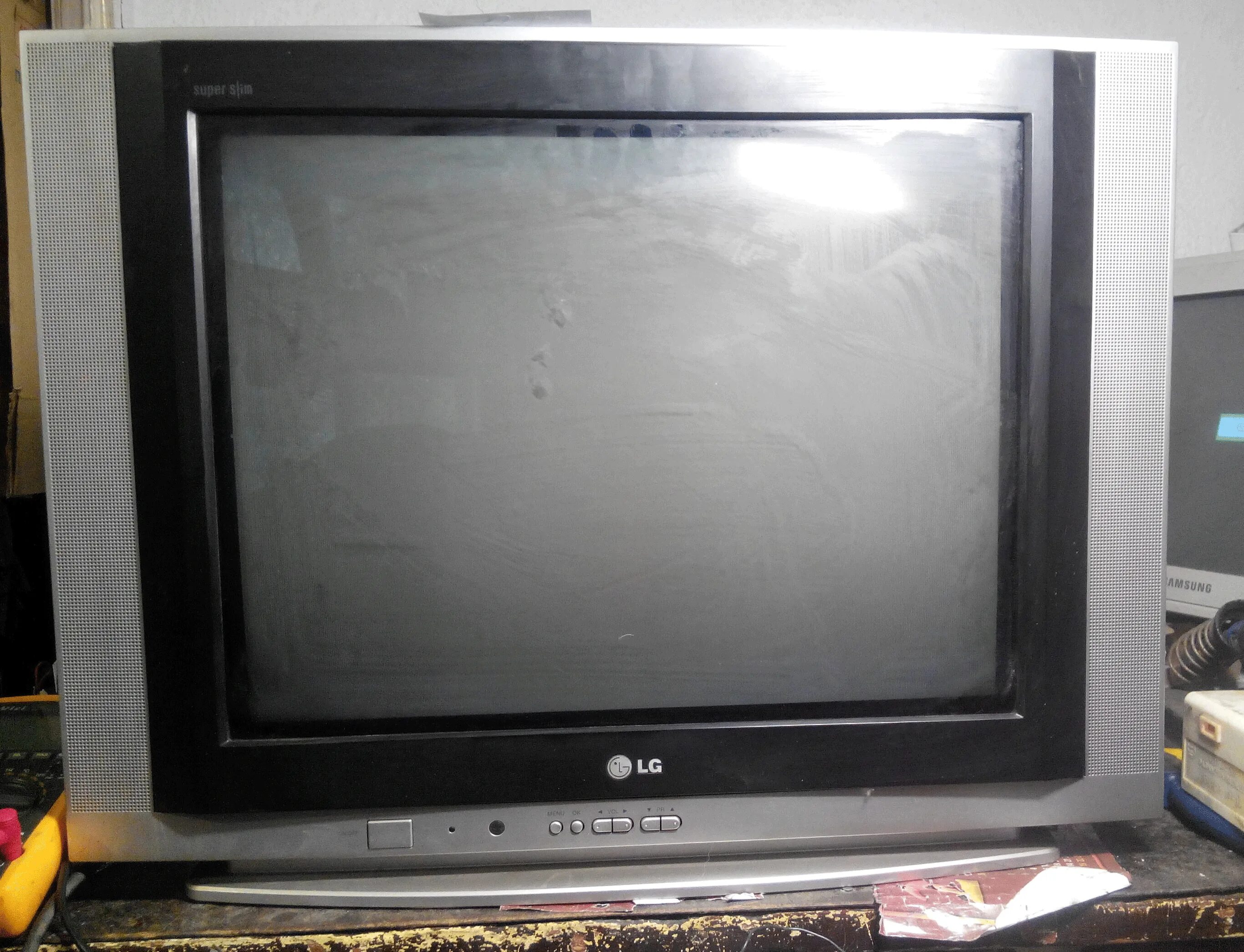 Телевизор lg 21. LG 21fs2cg. Телевизор LG 21fs2cg. Телевизор кинескопный LG 21 FS 4 RG. LG 21fs4rg-TS.