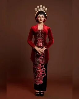 Kebaya merah