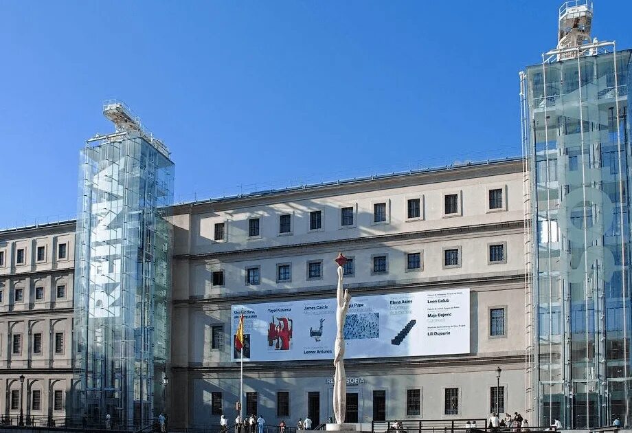 Центр королевы софии. Центр современного искусства королевы софии, мадрид (испания). Центр королевы софии. Музей рейна софия. Музей королевы софии в мадриде.