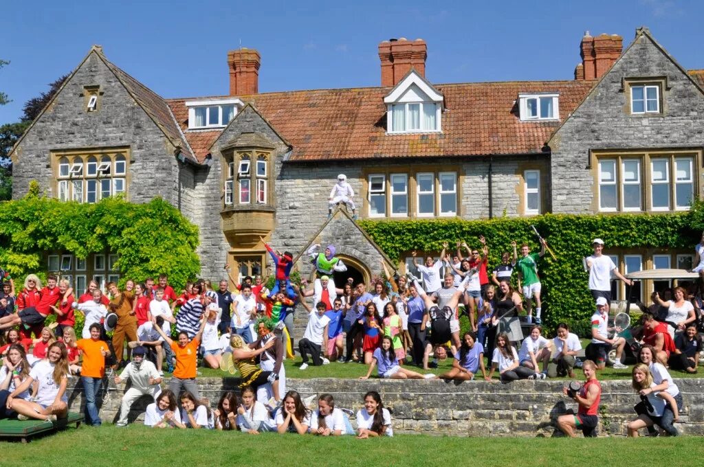 школа 'саммерхилл' сериал. языковой лагерь в англии tessis. Private school школа великобритании. образование в великобритании университеты. колледж леди маргарет холл оксфорд.