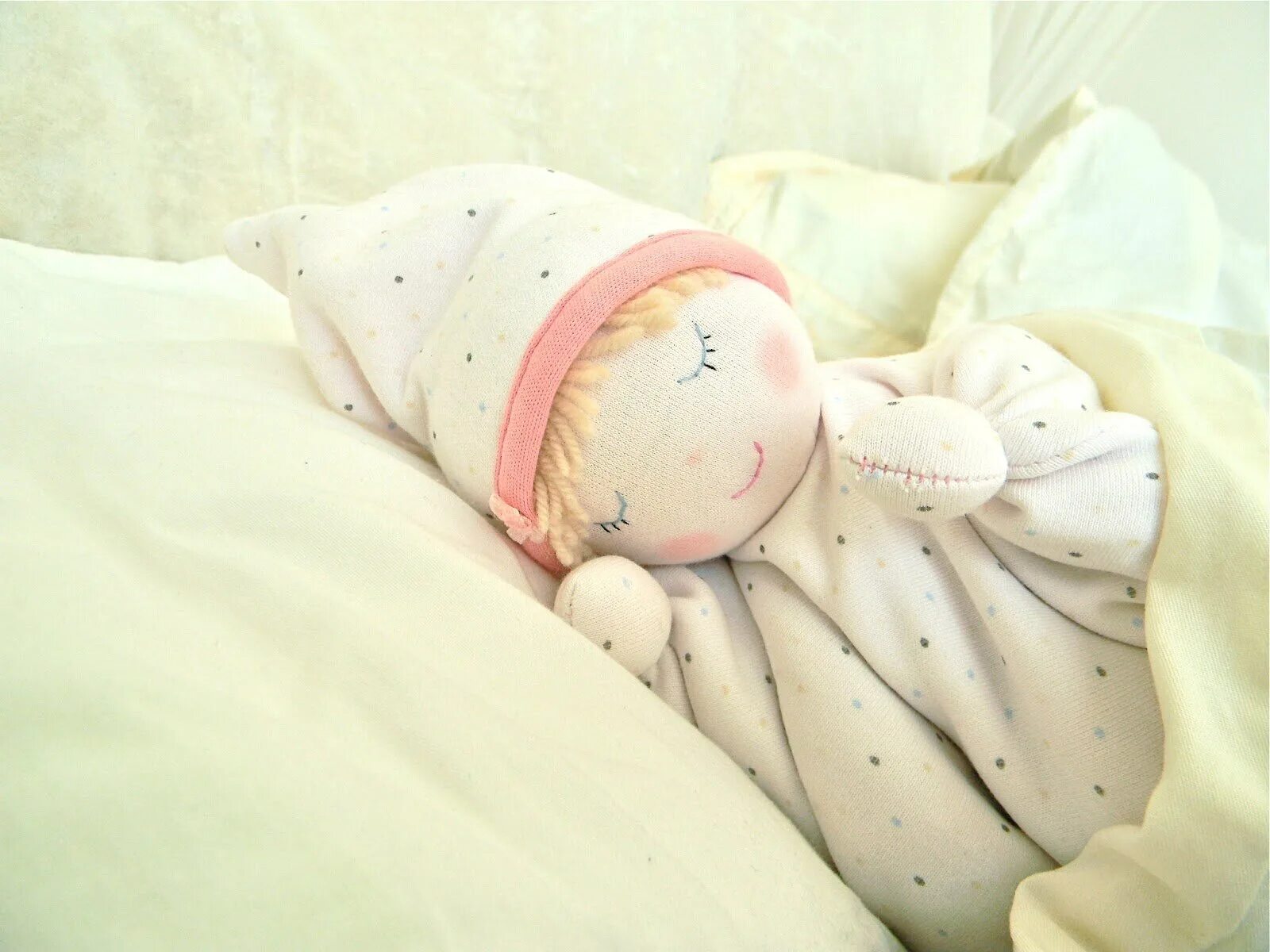 Колыбелька сплюшка. Вальдорфская кукла сплюшка. Кукла сплюшка малыш. Кукла сплюшка бабочка.