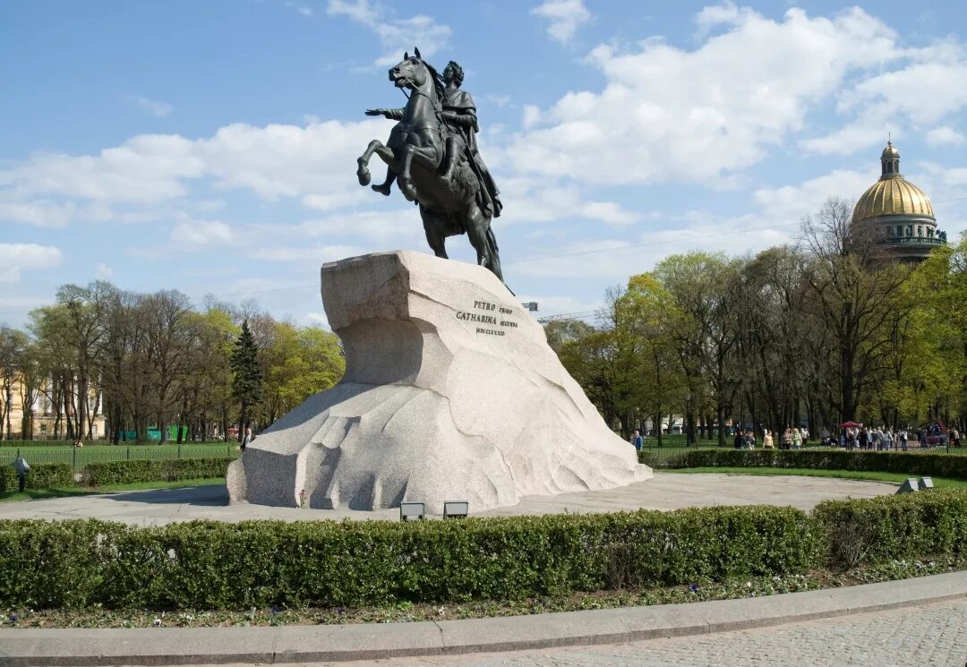 В каком городе установлен данный памятник. Статуя петра 1 в санкт-петербурге. медный всадник памятник петру 1. памятник петру 1 в питере.