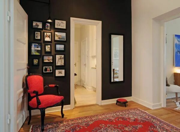 Акцентная стена в прихожей в интерьере A Mid-Century Modern Home in Delaware Guest bedroom remodel, Hallway wallpaper,