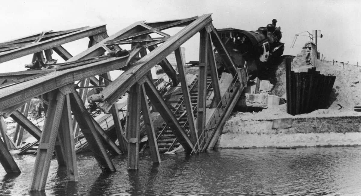 Мост во время войны
