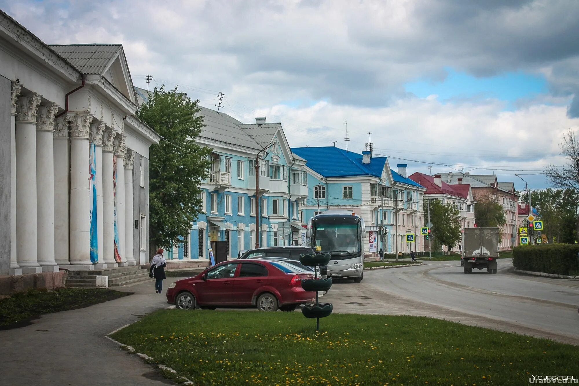 Население богдановича. Богданович свердловская область. население города богданович свердловской области. памятники города богданович. дворец культуры богданович.
