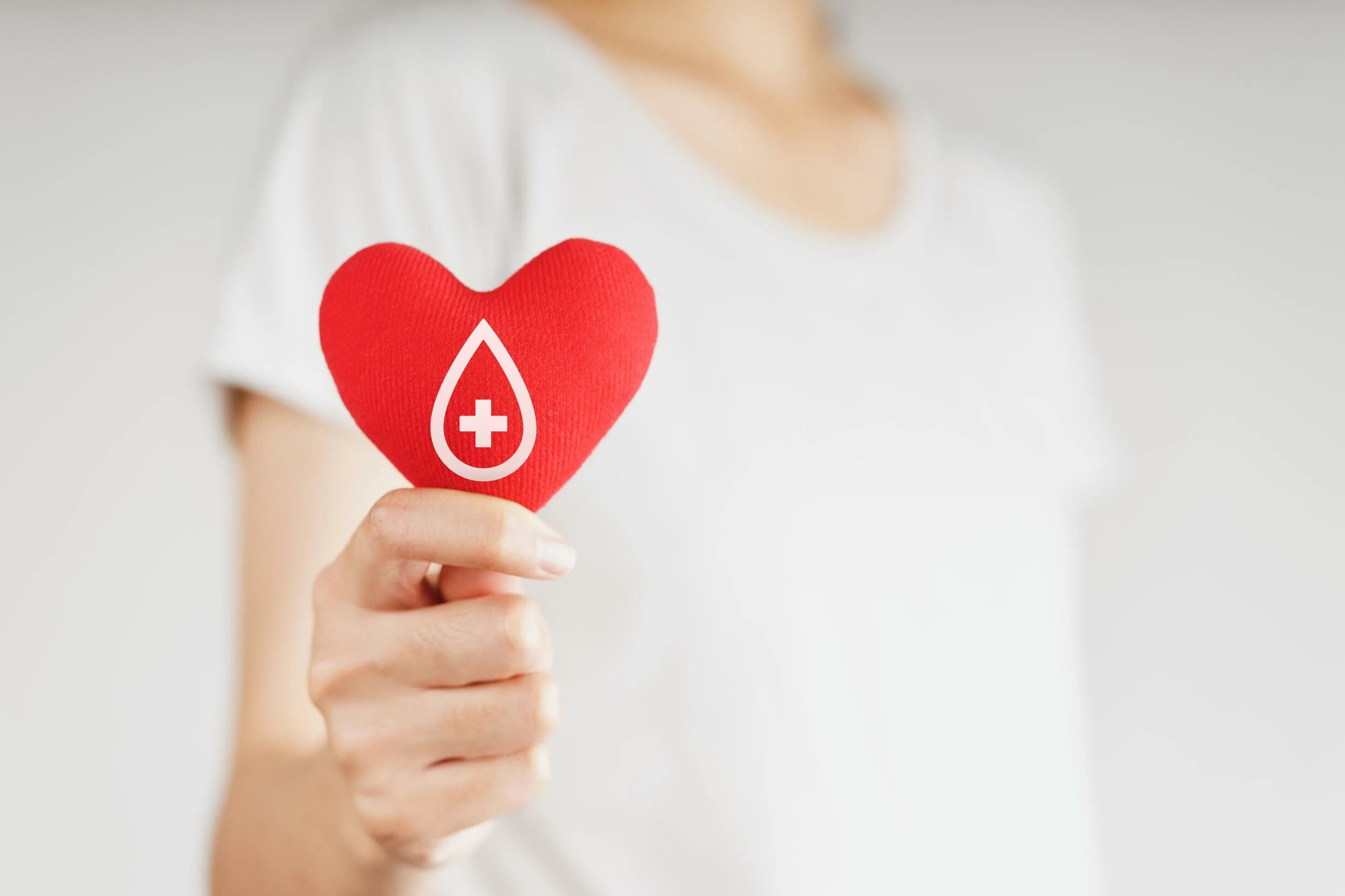 Донор кровь сердце. Сердце для донорства крови. Донор крови сердечко.
