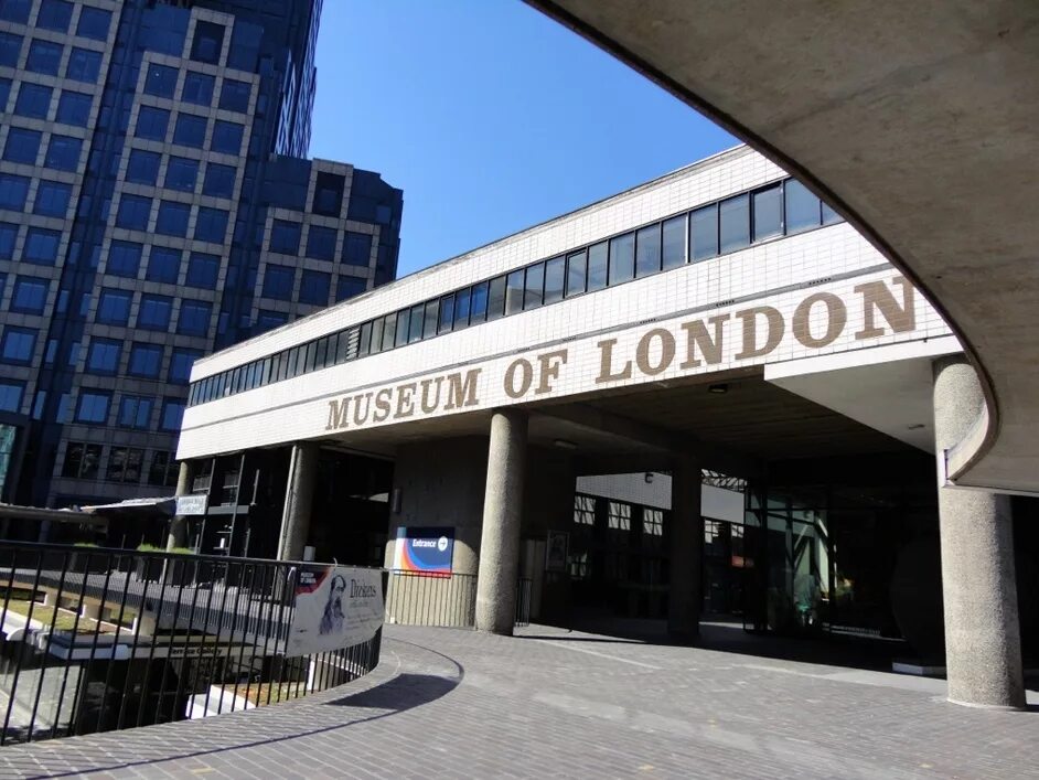 Музей лондона 5. Музеи Лондона. Музей Лондона в 1976. Главный филиал Museum of London. Полукруглый музей Лондона.