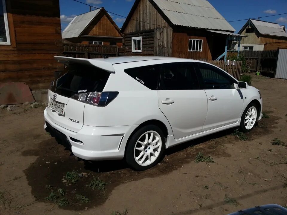 Купить калдину в иркутске. Toyota Caldina 24. Toyota Caldina 241 черная крыша. Тойота Калдина хэтчбек. Тойота Калдина хэтчбек 2004.