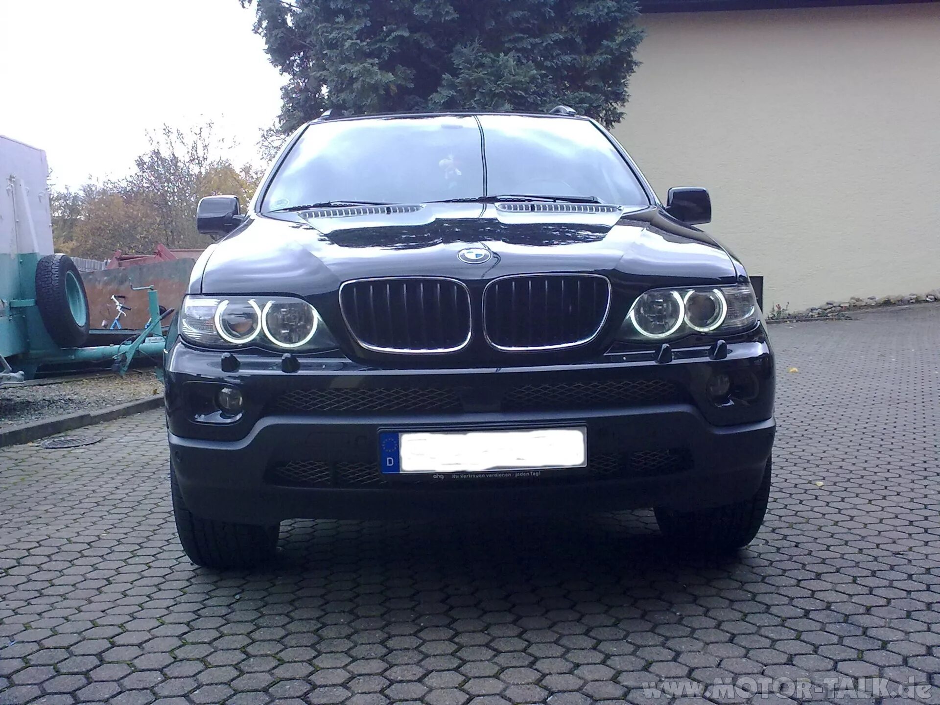 Бмв х5 глазки. BMW x5 e53 ангельские глазки. BMW x5 e53 Angel Eyes. Ангельские глазки БМВ е53. Ангельские глазки БМВ х5 е53 Рестайлинг.