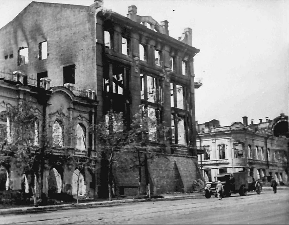 Ростов во время великой отечественной войны. Ростов на Дону 1943. Разрушенный Ростов на Дону 1943. Ростов на Дону в годы ВОВ. Ростов на Дону в 1941 году.