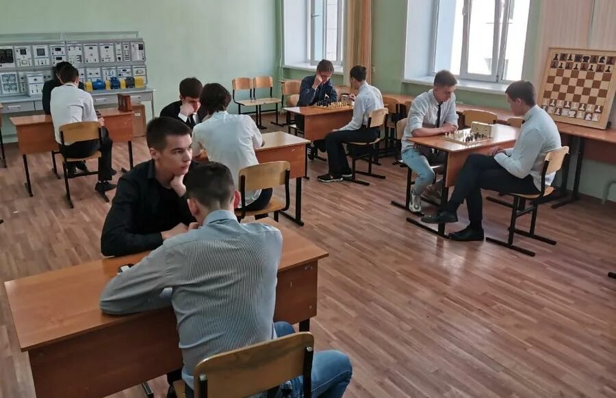 Энергетик курс. Энергетический техникум. Энерготехнический колледж казань. Энергетический техникум. Екатеринбургский энергетический техникум екатеринбург.